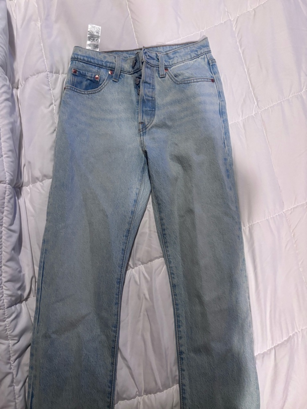 Never been worn! Levi's Light Wash Denim Jeans with Contrast Stitching - Blue
